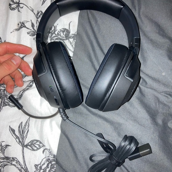 Gaming Headphones BRAND NEW wires never even uncoiled , $69.99 in store - Picture 6 of 6